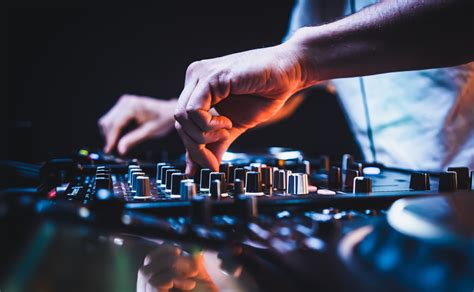 what does dj stand for in music? the mysterious origins and evolution of disc jockeys