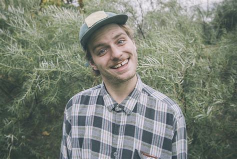 What Type of Music Is Mac DeMarco: A Multi-Layered Exploration